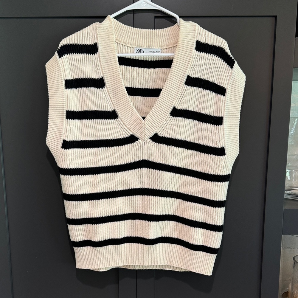 Zara Women's V-Neck Sweater Vest - Black and Cream